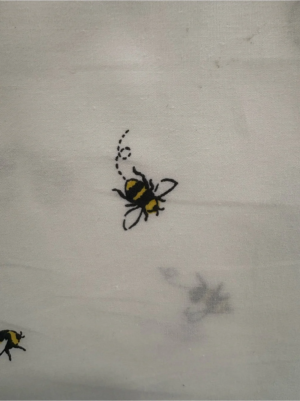 Kate Spade 100% Cotton Percale Dainty Flying BUMBLE BEES Sheet Set- Queen size
